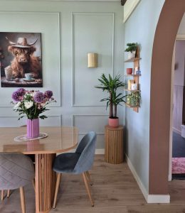Sierlijsten op de wand